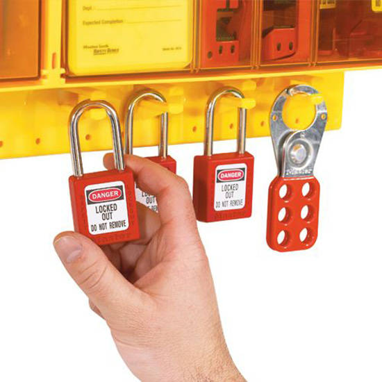 Trạm khóa bằng nhựa 8 móc treo Master Lock S1800 3